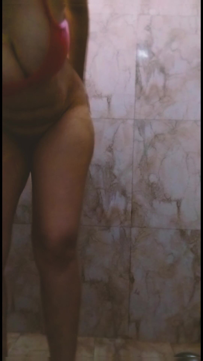 Riyathakur: Desi Ladki Ne Pheli Baar Choot M Ungli Daali