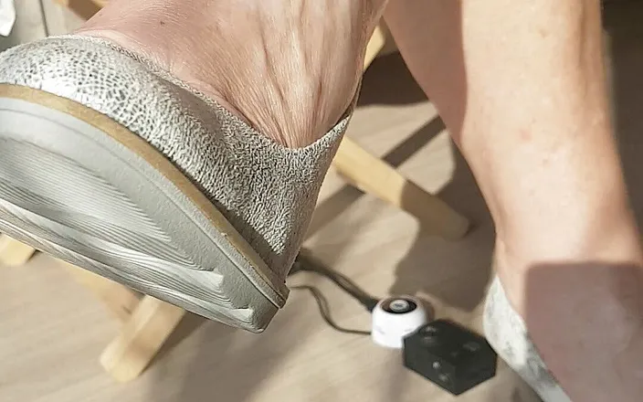 MisS Angel: Playing with heels in the sun