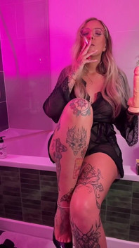 Goddess Gigi Smoking Dildo Blowjob