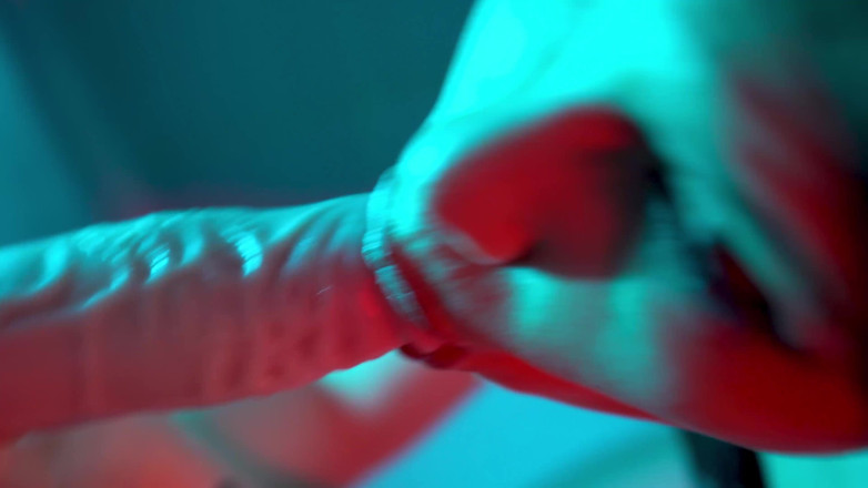Pink Lights Entertainment: YourBabyPearl - succhia lo schizza in doccia una teen amatoriale
