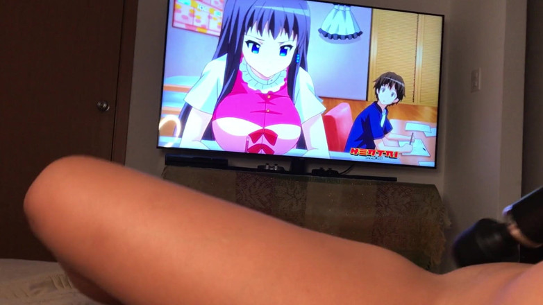 Nena Gamer: Pizdă futută cu degetele uitându-se la hentai până la orgasm