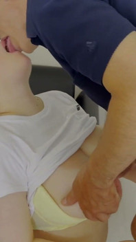 Fresh! Delicious! Super A5-grade Top-quality Meat Amateur with L-cup Breasts Volunteered to Be a Masochist. Monami