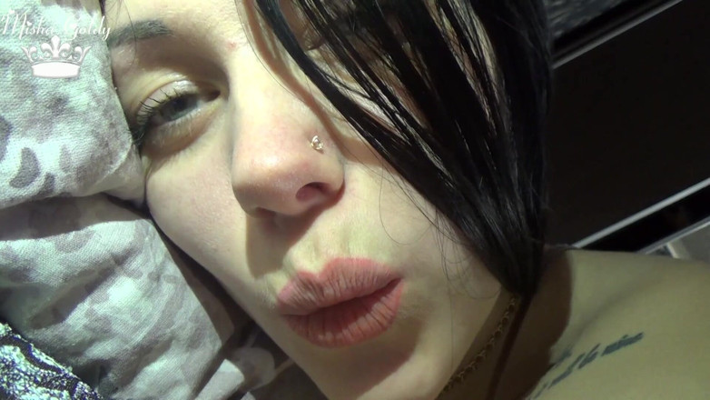 Goddess Misha Goldy: 朝のキスとフレンチキス