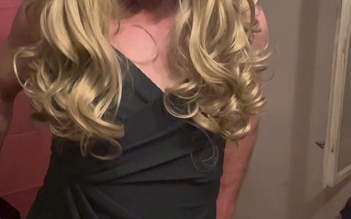 Laura Luiscz: Sissy Crossdresser Cat Walk Training