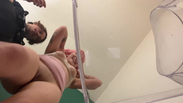 lilredvelvettt: Sikiş koşumlarını deniyor