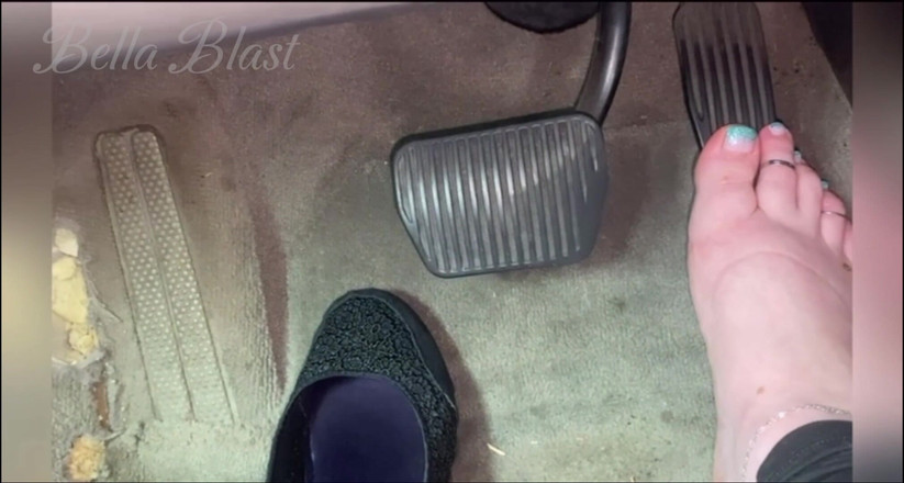 BellaBlast: Pedalspel: Snabb hastighet och ryckinstruktioner med stora fötter, full kontroll