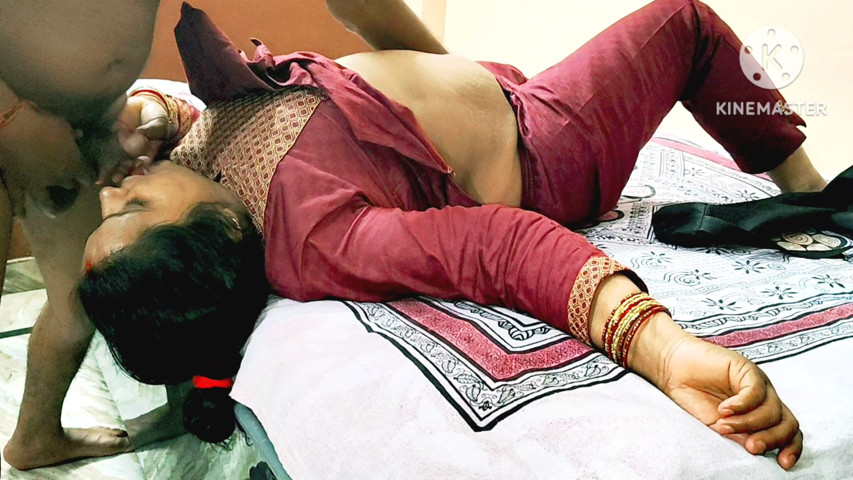 Gym Bhabhi's Masturbation in Hindi (Annu bhabhi)