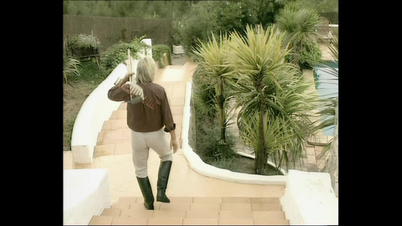 Cinema X: 三人行 - 美丽的金发女郎和红发继母与完美的身体分享继父