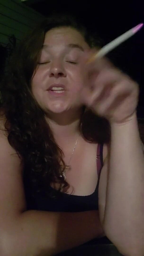 Mistress Michella Marijuana: La bbw fuma con la padrona michella
