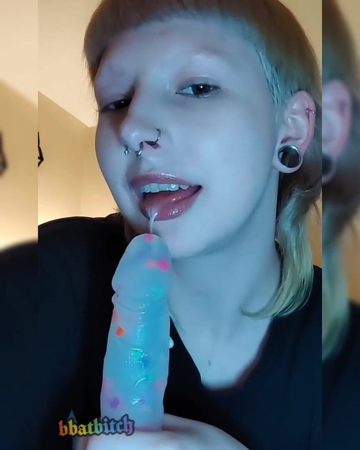 Bbatbitch: Bet you wish this was your cock!