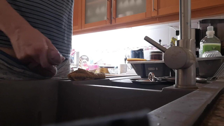 Rafael Torreano: Ochtendpis in het aanrecht