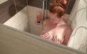 All Those Girlfriends: Büyük memeli kızıl bebek Helen banyoda filme alındı
