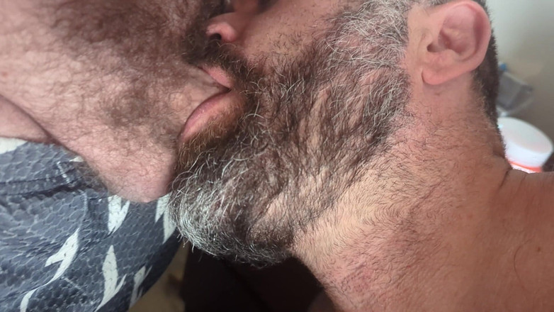 Huzzbearz: Leker med min mans softie i hans gymshorts