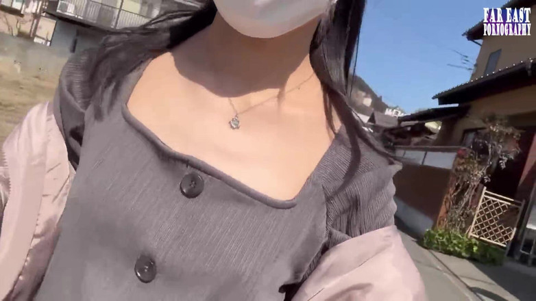 Far East pornography: Plimbare cu sfârcurile goale în cazul în care ochii aglomerați strălucesc un...