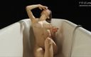 Fine Erotica: Taches de rousseur sensuelles dans le bain