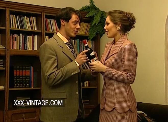 XXX-Vintage: Eş değiştirmeli akşam yemeği partisinde klasik üçlü seks - 2'de 1 sahne