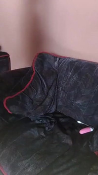Den här lilla slampan vill ha anal action