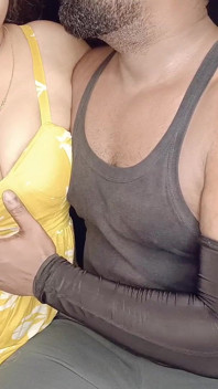 Depois de ir ao escritório do marido, a cunhada beijou o cunhado mais novo pela primeira vez à noite.