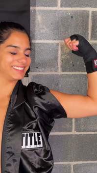 Topless Boxing z Lorą Cross i Misty Addams