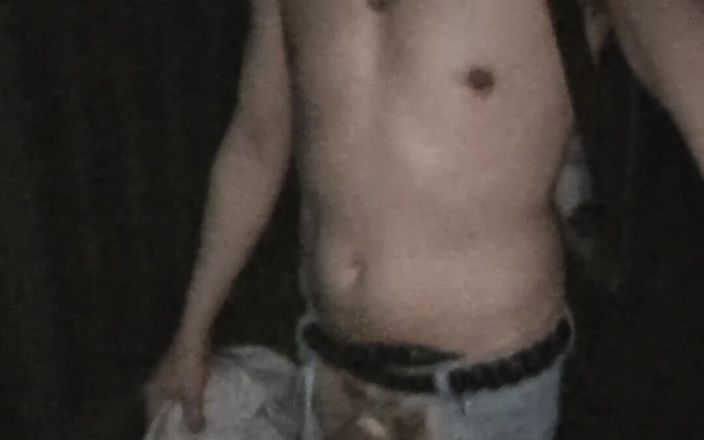 kinkygaynudist: Atrevido paseo en tanga!