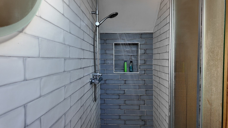 Uk Joolz: Encore du plaisir sous la douche