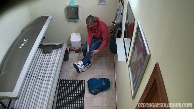 Czech Gay Solarium: 捷克同性恋日光浴室 30 厚脸的 twink 的耸人听闻的表演