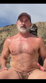 Nacktes dehnen am strand, teil 4