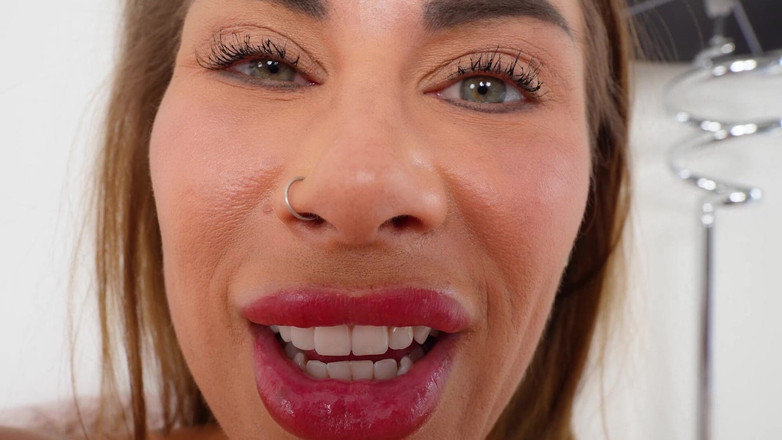 CALLIE ROKS: Tiny Gets Hijacked by Callie - Giantess