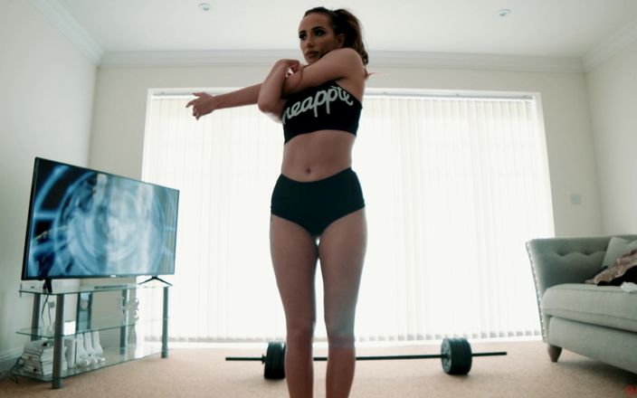 Glamour Bunnies: Jade Entwistle's Naga joga i trening
