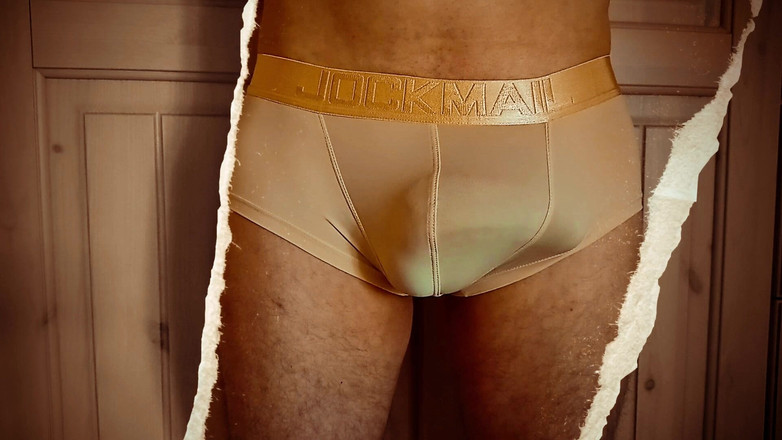 TheOldBigThing: Toucher interdit en public. Son outil est palpitant quand il...