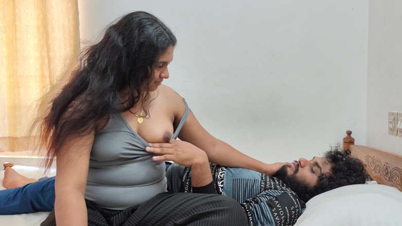 Vaigavarun45: कैमरा मैन के सामने युगल हॉट चुदाई