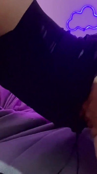 Linda chica trans con gran culo da mamada y gime en anal
