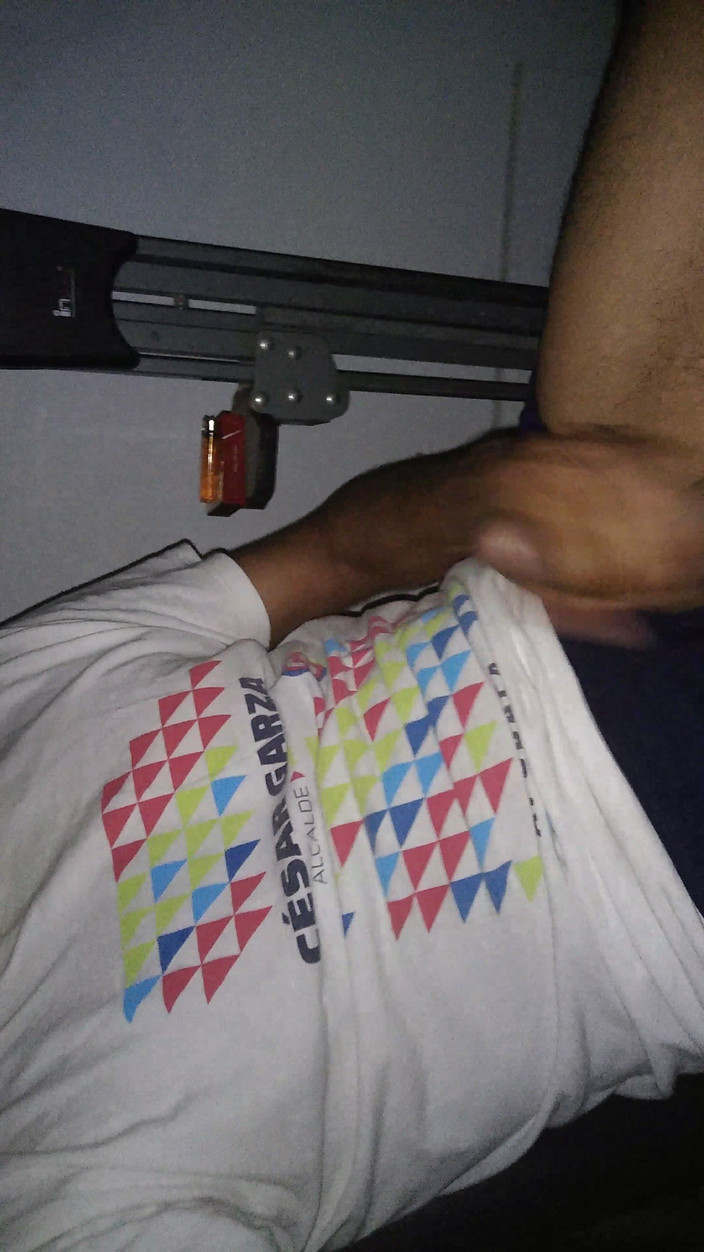 AlexAlejandro13: Mi masturbo di nuovo nel workshop della Mia Casa Recinto...