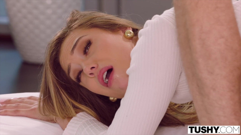 Tushy: Tushy College tuyệt vời hơn nhiều với làm tình qua đường...