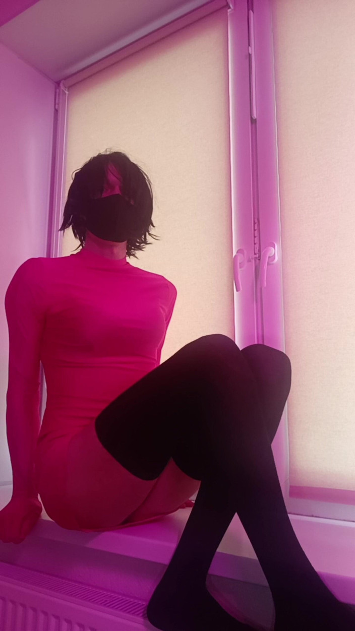 Kittyshy: Il giorno in cui mi.... hmm... rosa è il colore preferito