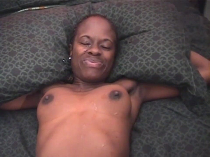 Africans Orgasm: Une bite noire suce une chatte