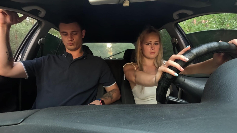 HotPrincessUA: Klikování a stříkání dovnitř: Nevlastní sestra spustí auto s mojí...