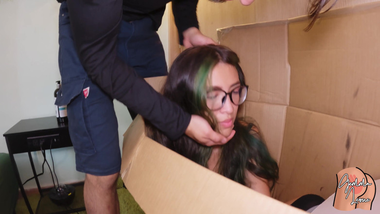 Gemma Leone: Eu sou sua boneca sexual, o que você gostaria de...