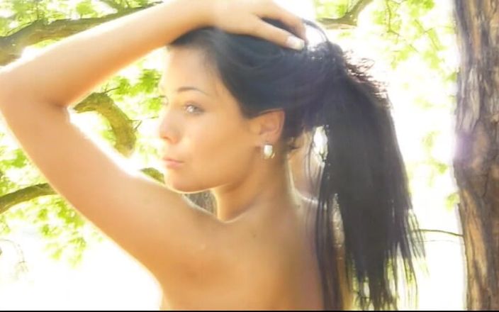 Watch4beauty: Watch4beauty brings you the cutest girls around