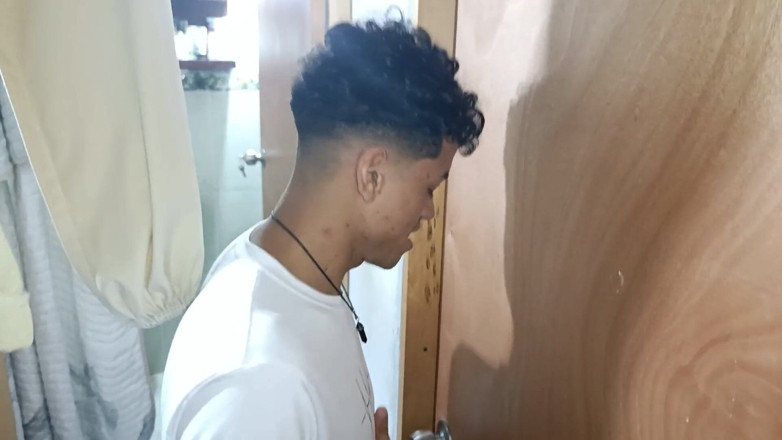 Jovencandelita: Přijdu a podívám se na zadek své nevlastní matky a...