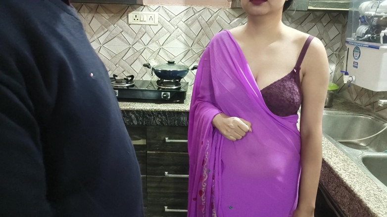 Hornycouple149: 힌디어 음성으로 생일 더러운 대화에 의붓아들 바이브크를 놀라게 하는 인도 의붓엄마
