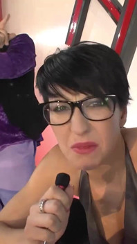 Gagici în ciorapi și tocuri înalte