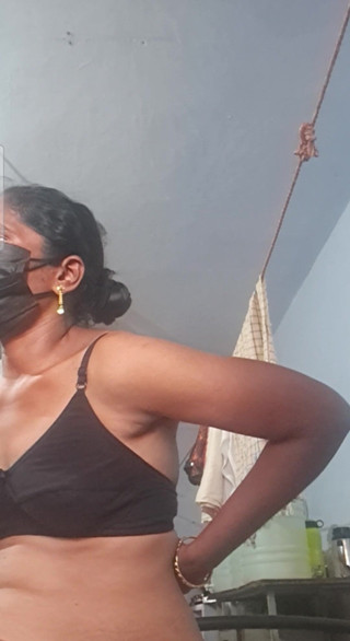 Jayaselvi: Makcik Tamil menjolok dan air kencing berlalu