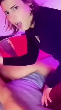 Haciéndole Retorcerse De Puro Placer - Chica TS Caliente