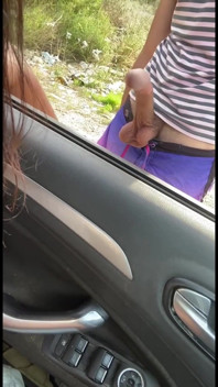 Labă și muie cu un străin din mașină și el ejaculează în gura mea