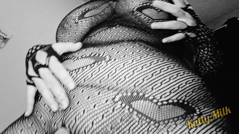 Katty-Milk: Khoe bộ ngực khổng lồ của tôi trước ống kính