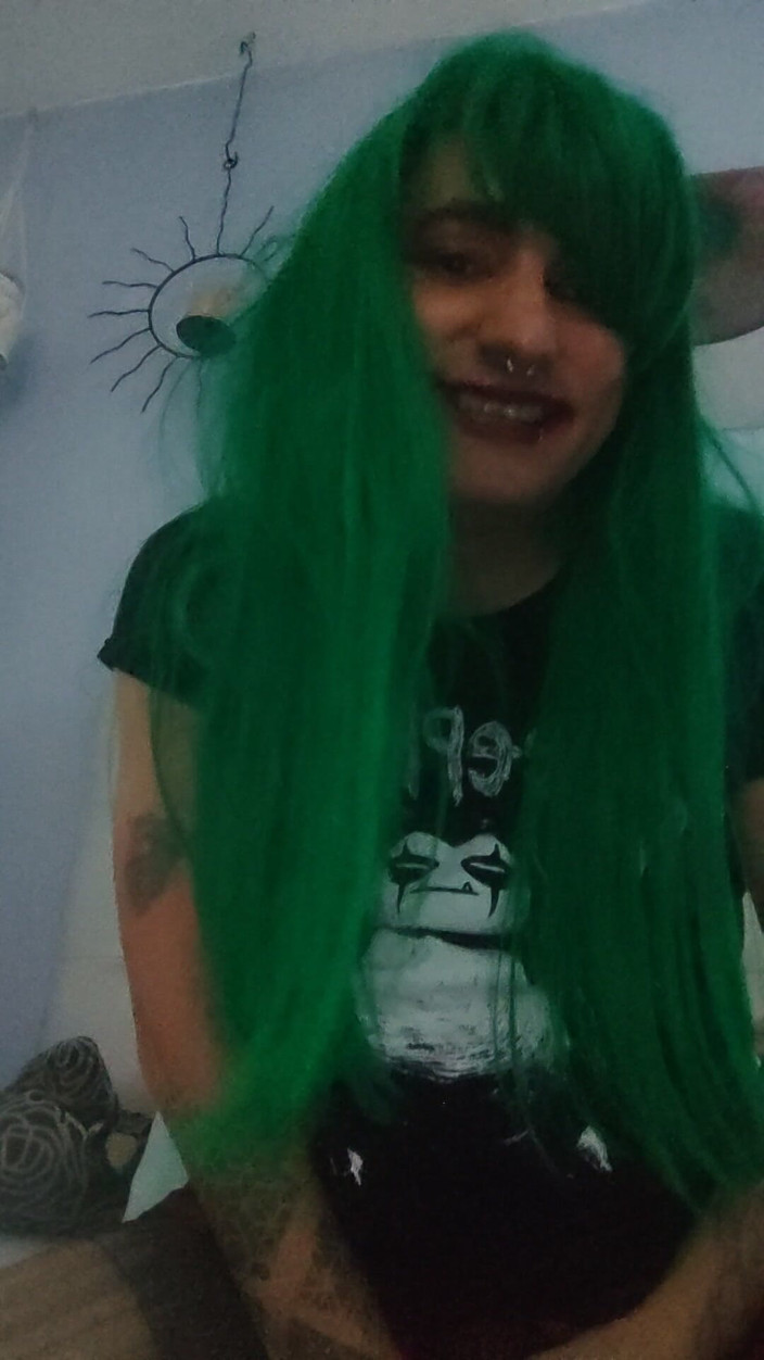 Alicia Moonkalation: ドイツのパンク・シモーレがソロで精液を出す