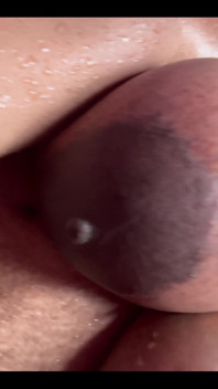 Verse tieten uit de douche