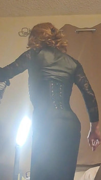 Crossdresser panas menetapkan