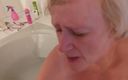 PureVicky66: Nenek semok jerman lagi asik ngentot di bak mandi!
